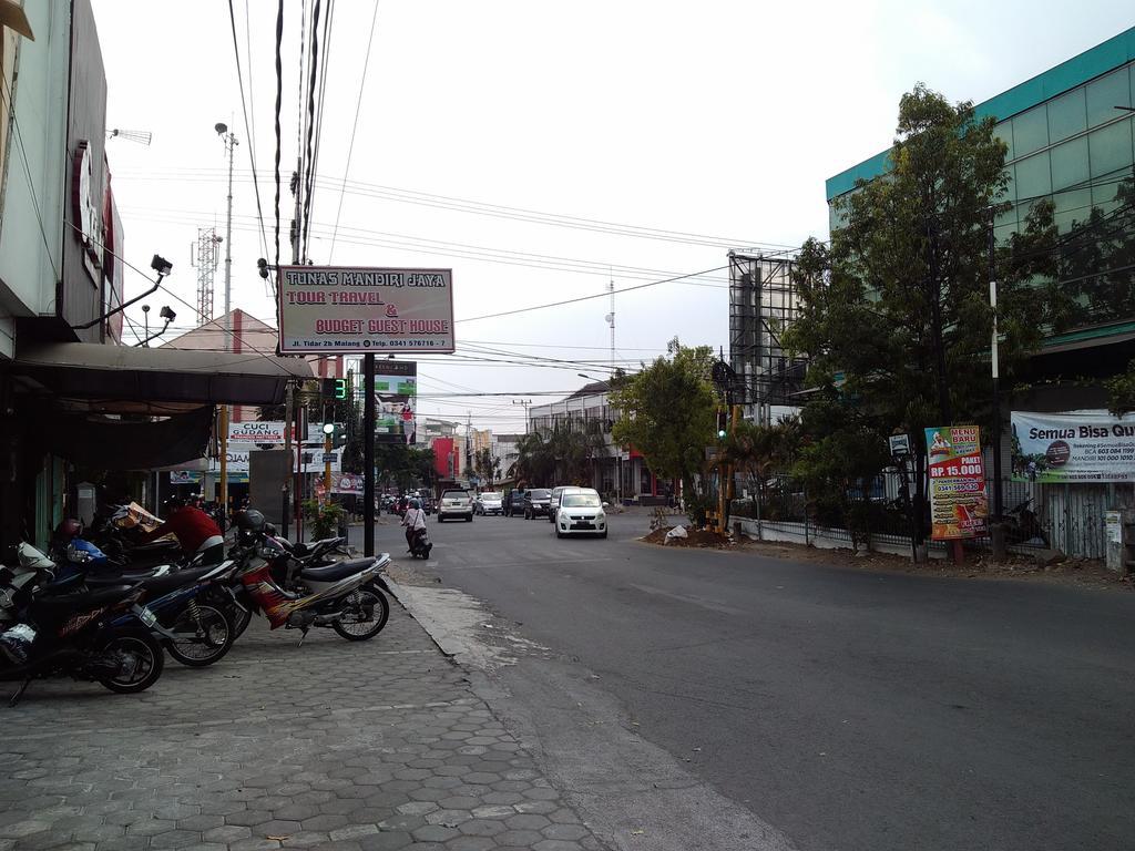 Budget Guest House Tunas Mandiri Jaya มะลัง ภายนอก รูปภาพ